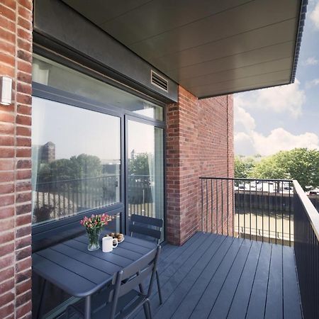 Modern Studios And Apartments At Barking Wharf In Londýn Exteriér fotografie