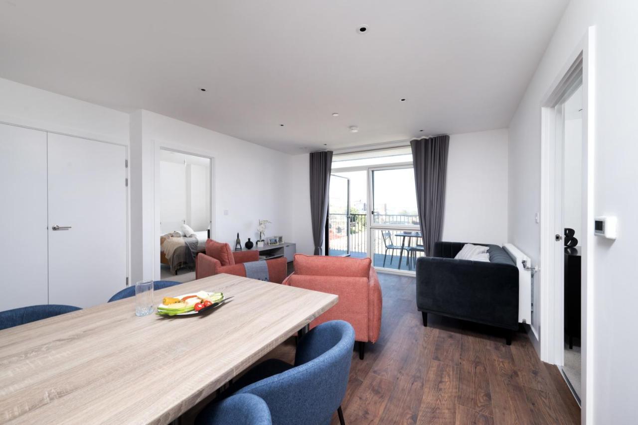 Modern Studios And Apartments At Barking Wharf In Londýn Exteriér fotografie