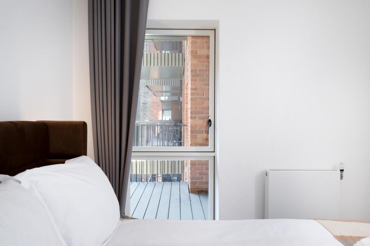 Modern Studios And Apartments At Barking Wharf In Londýn Exteriér fotografie
