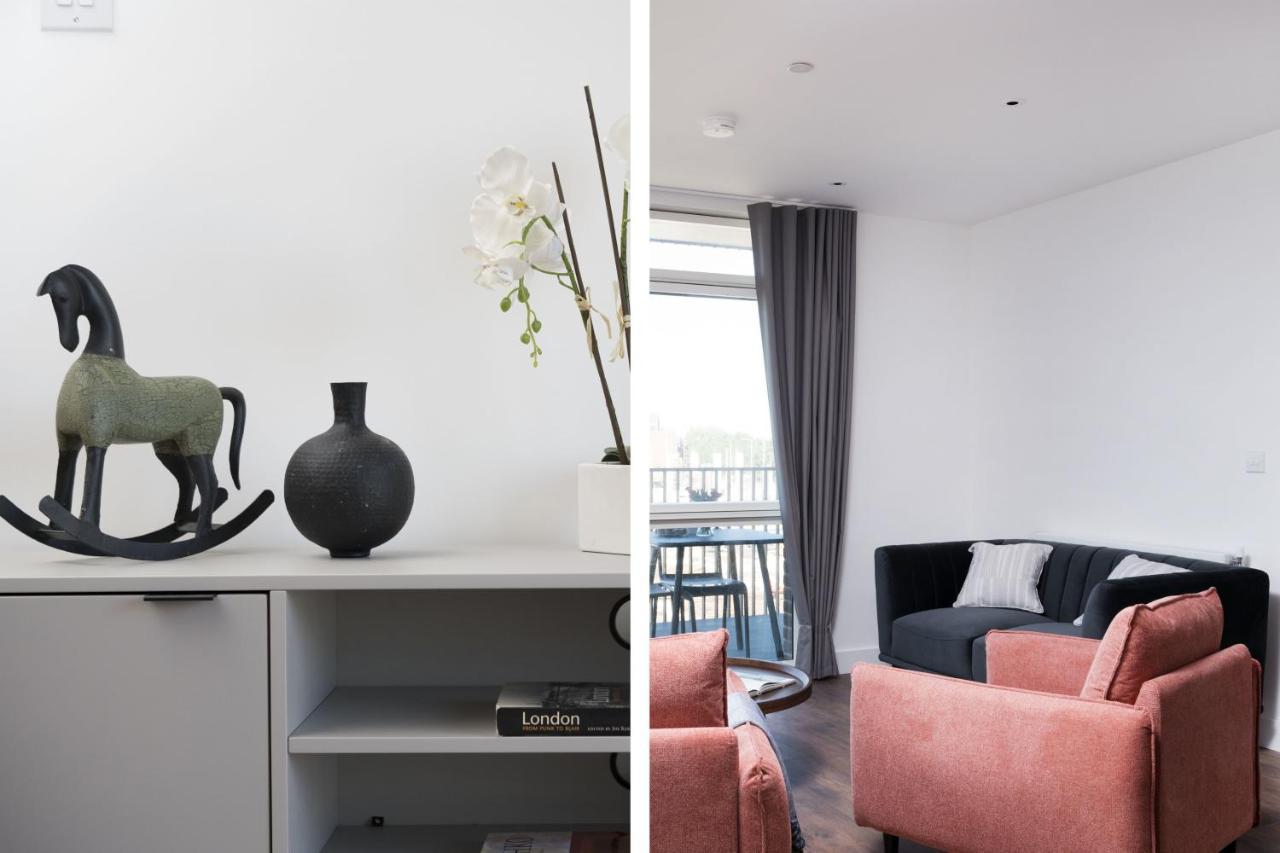 Modern Studios And Apartments At Barking Wharf In Londýn Exteriér fotografie