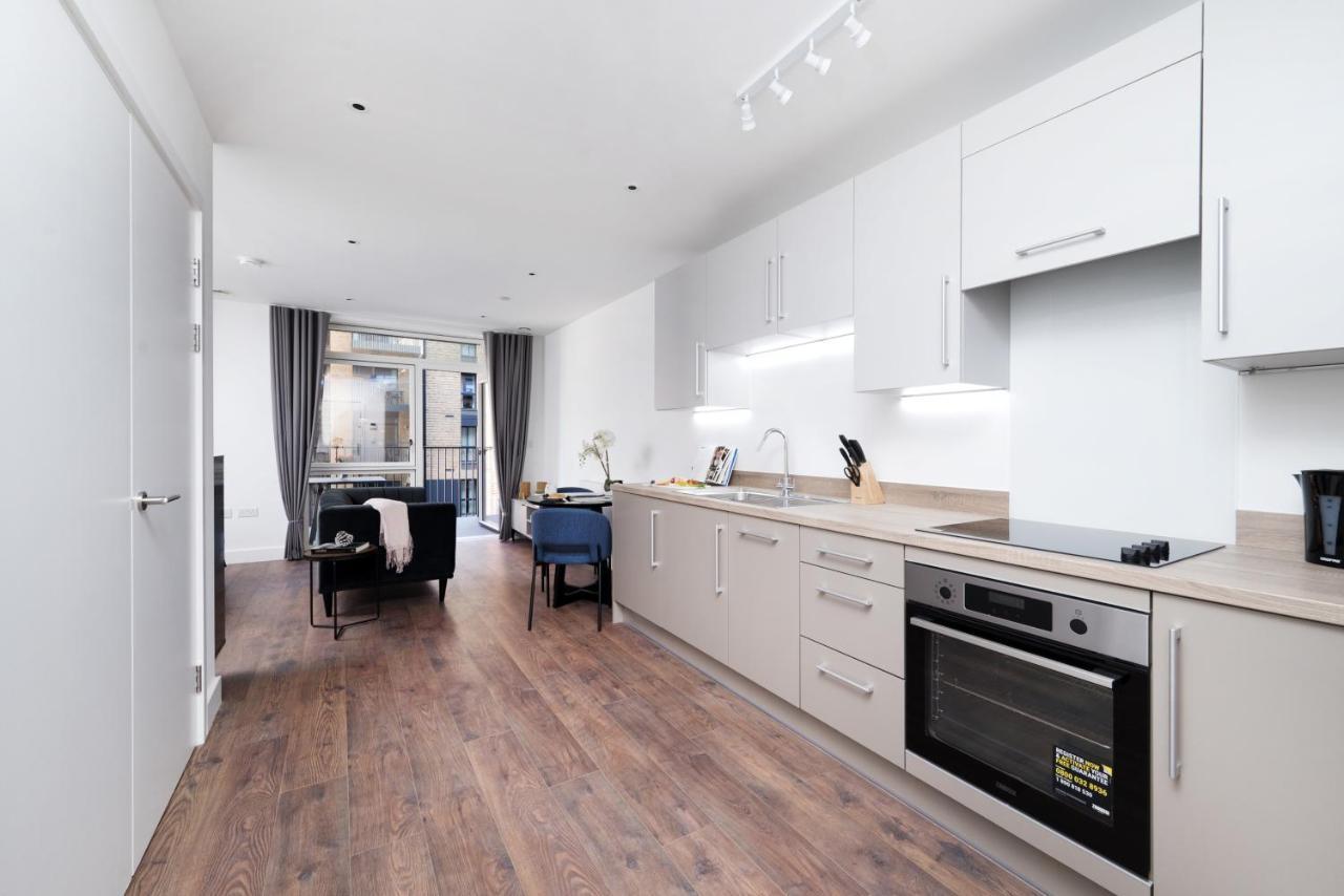 Modern Studios And Apartments At Barking Wharf In Londýn Exteriér fotografie