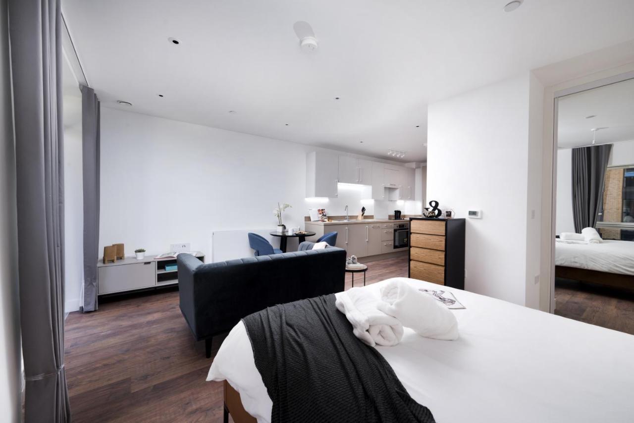Modern Studios And Apartments At Barking Wharf In Londýn Exteriér fotografie