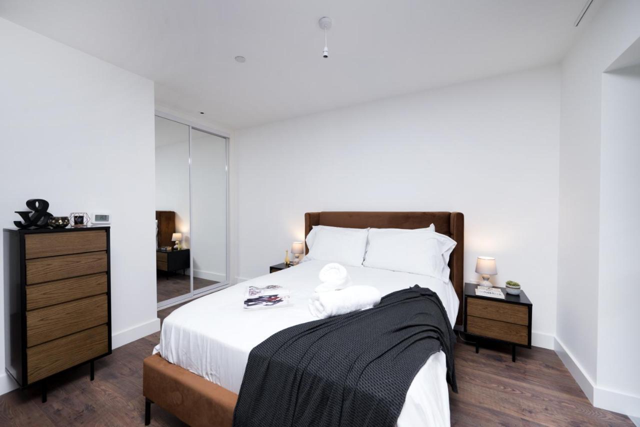 Modern Studios And Apartments At Barking Wharf In Londýn Exteriér fotografie
