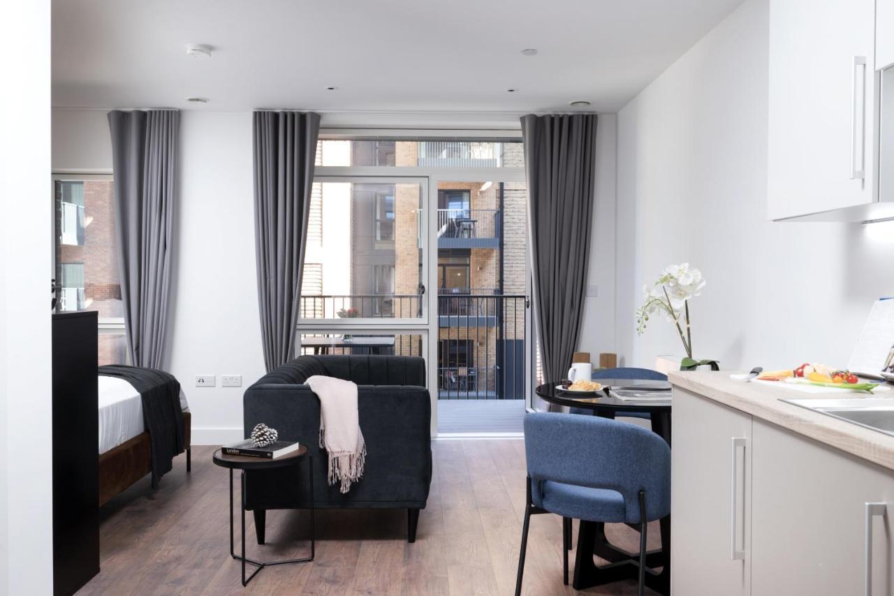 Modern Studios And Apartments At Barking Wharf In Londýn Exteriér fotografie