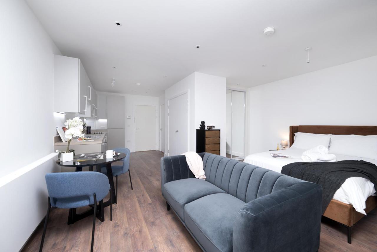 Modern Studios And Apartments At Barking Wharf In Londýn Exteriér fotografie